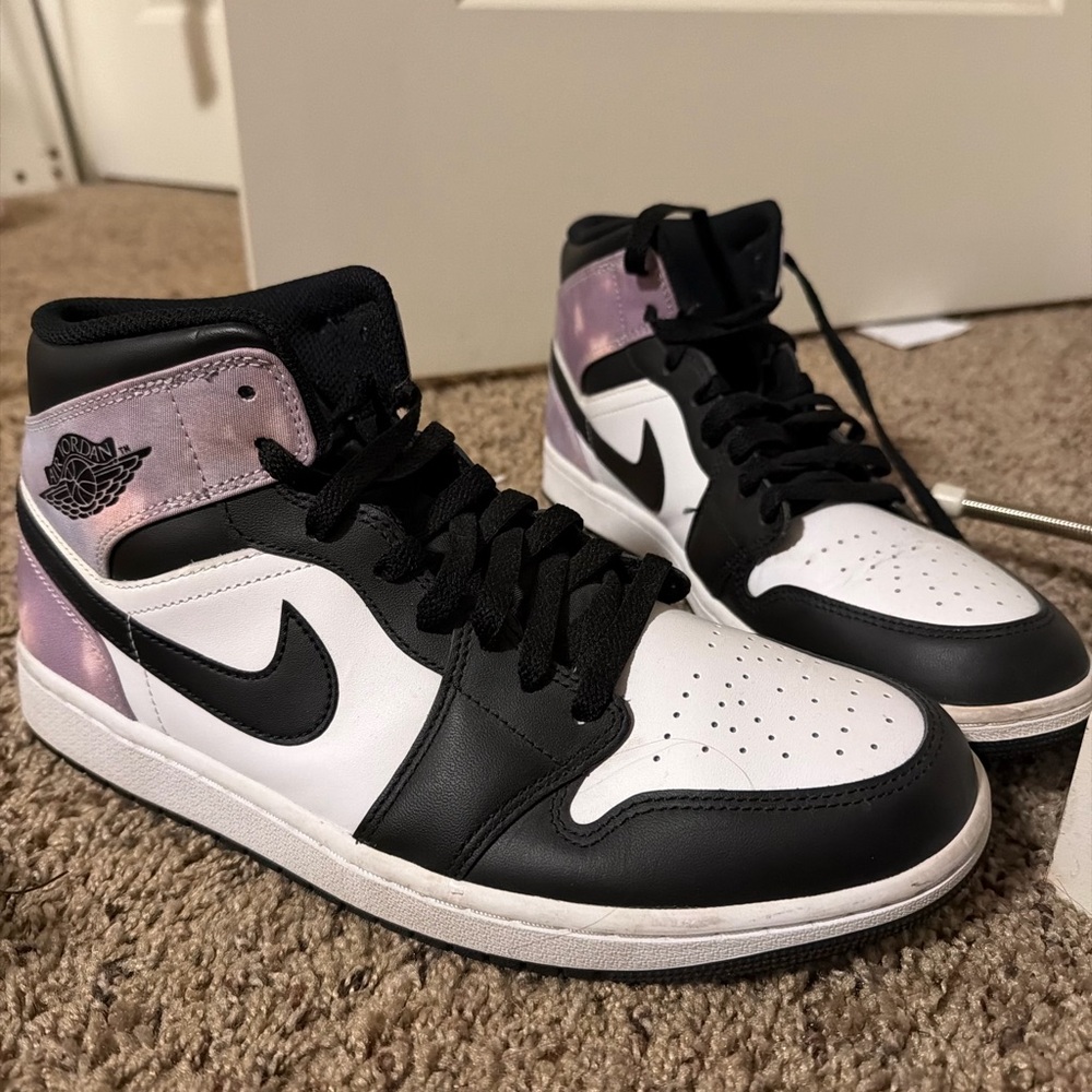 Nike Jordan’s Black and White High-Top  Sz 10